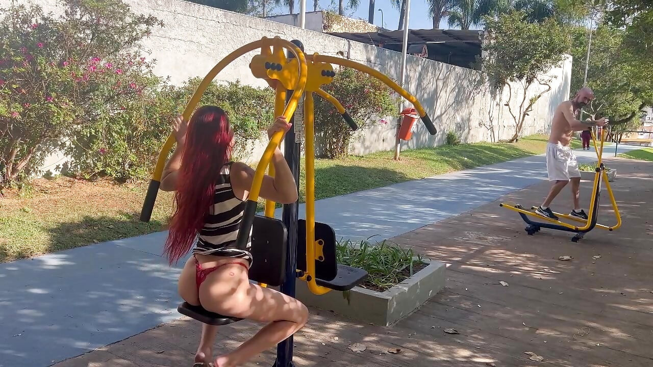 Παίρνω τη γυναίκα μου στο πάρκο για να επιδείξω