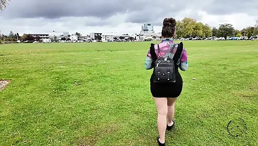 Rotorua vlog: kitty tief in meiner muschi vibriert, während sie durch die stadt geht