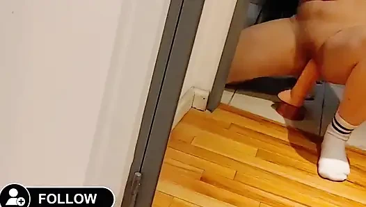 Aynaya bakmadan duramadım... Edebilir misin? Aynanın önünde dev dildo seansı