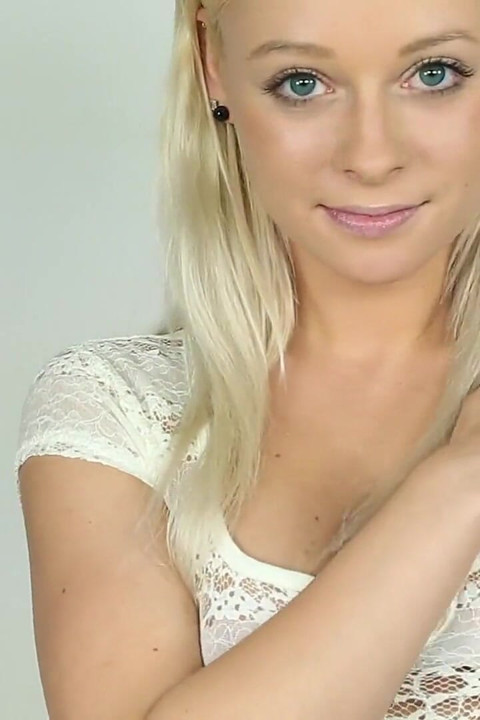 Casting Naomi