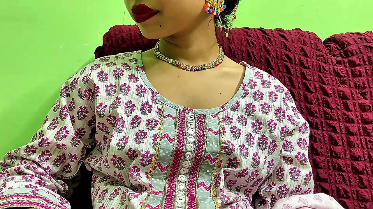 Fuck my sexy Bhabhi hard in a new position and she enjoy it