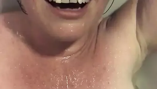 Hot, sweaty and horny in the bath