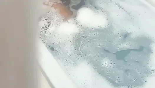 на девушке-тобруте в душе в конечном итоге застукали