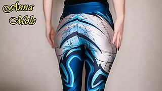 Spandex culona en leggings de spandex mendea su y le da una palmada en el frente a tu cara