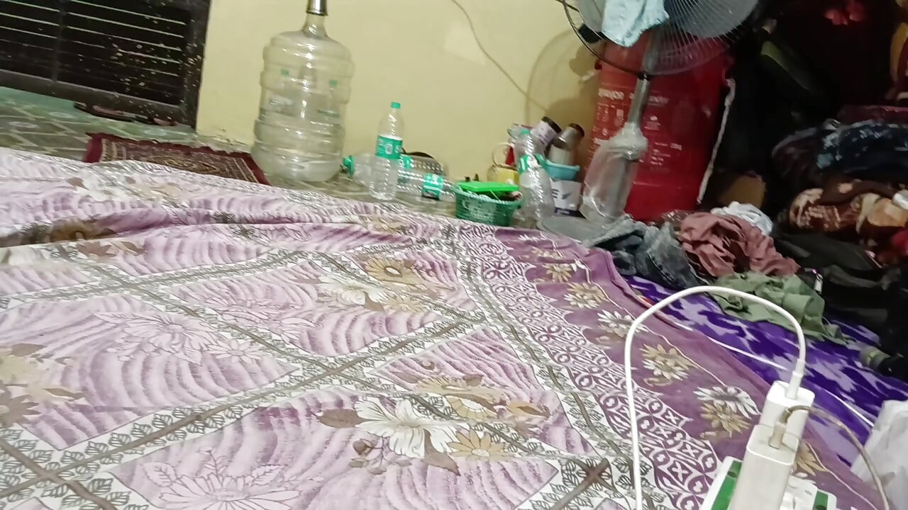 Złapany przez Bhabhi podczas szarpania - Desi Devar Bhabhi gorący zakazany seks