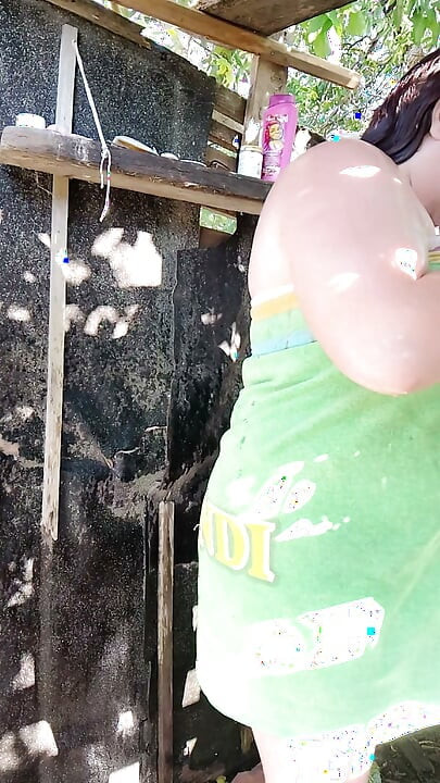 Chubby Big Tits Girl Outdoor Shower with Huge Cock Boyfriend Closeup Amateur