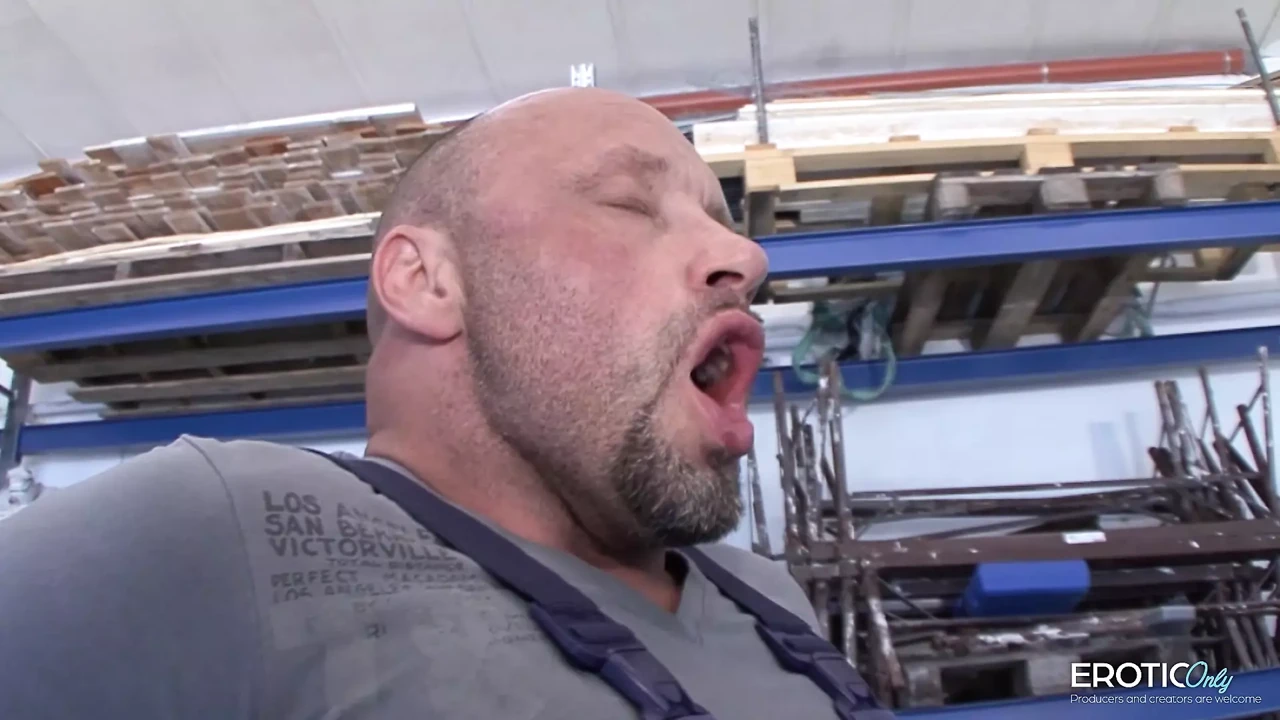 German warehouse employee has a special surprise during his break!