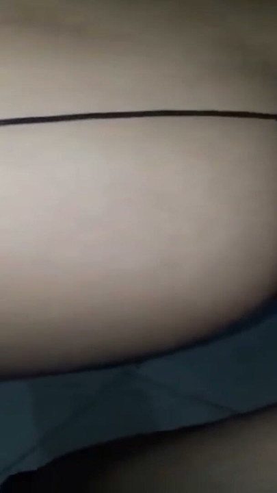 Cumnata mea excitată mă seduce și nu am altă opțiune decât să o fut | Clip 2