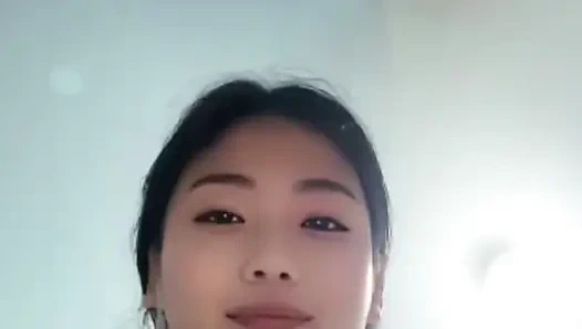 Istri tetangga lagi pamer toket besarnya