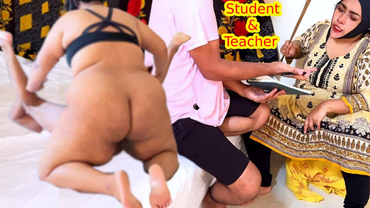 Big Ass Hot Teacher v prdeli 18letým studentem