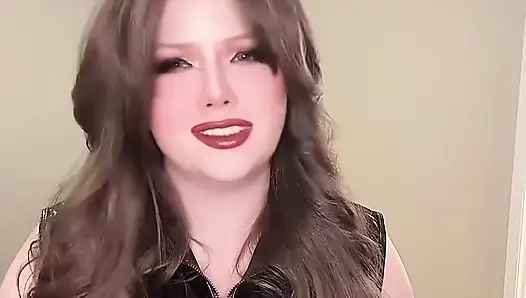 Dommy üvey anne itaatkarını aşağılıyor