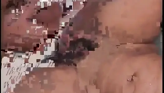 Сосущая член шлюшка получает сперму на лицо после минета и скачки на жестком члене