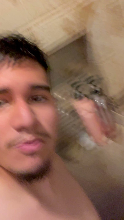 Kantot sa Maliit na Puta sa Shower