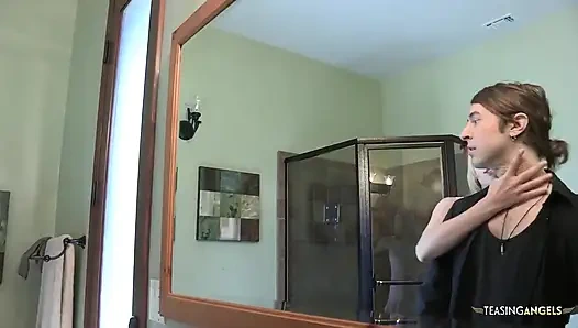 Быстрячок в ванной - это поворот для извращенной крошки-блондинки