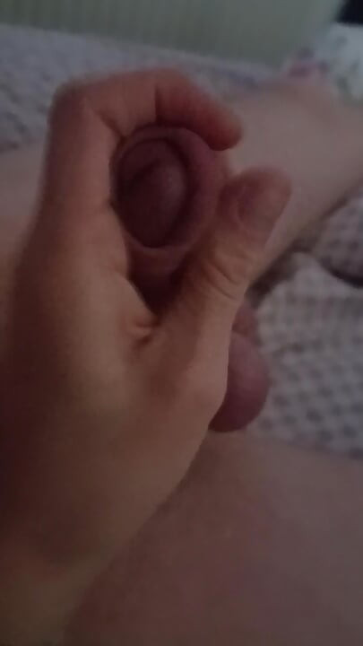 Patni mere lnd ko jor se khinchti hai aur meri gendon ko thappar marti hai