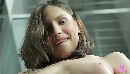 Katerinas dusch-solo endet mit mehreren orgasmen!