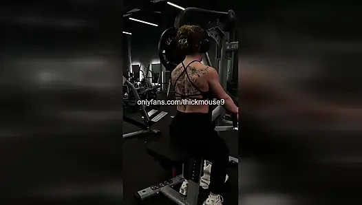 Tiktok genç kızın amcık kayması: kazara bakire maruziyeti!