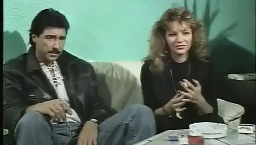 Sarı saçlı MILF askılı