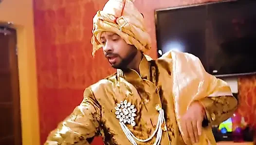 Raja ne naukrani ko sona dekar khusi khusi chod diya