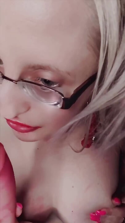 Joi toket merah bibir besar bimbo