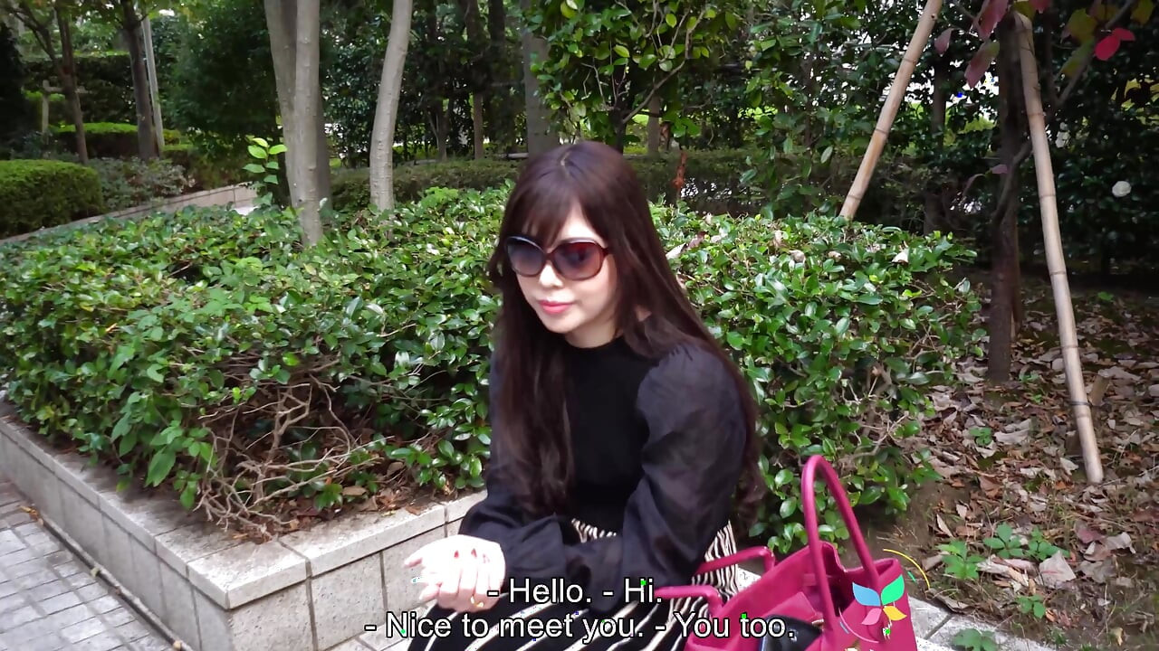 Kanon Ichijyo, fille de cabaret, vient à notre hôtel aujourd’hui pour faire un porno