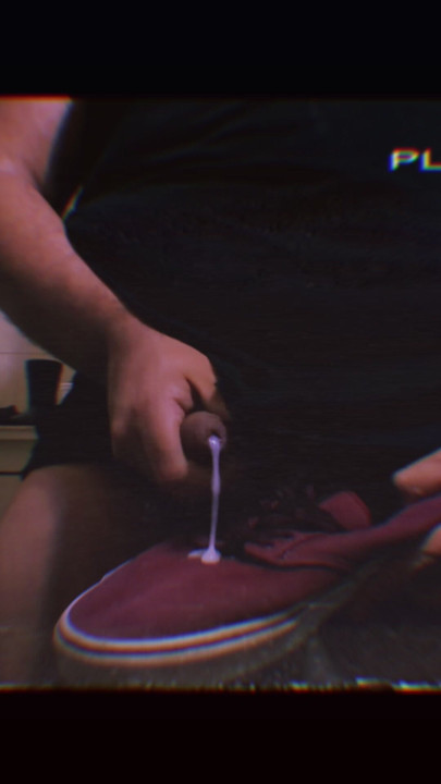 我的好朋友把他的面包车留给我，我撸管并射在他们身上