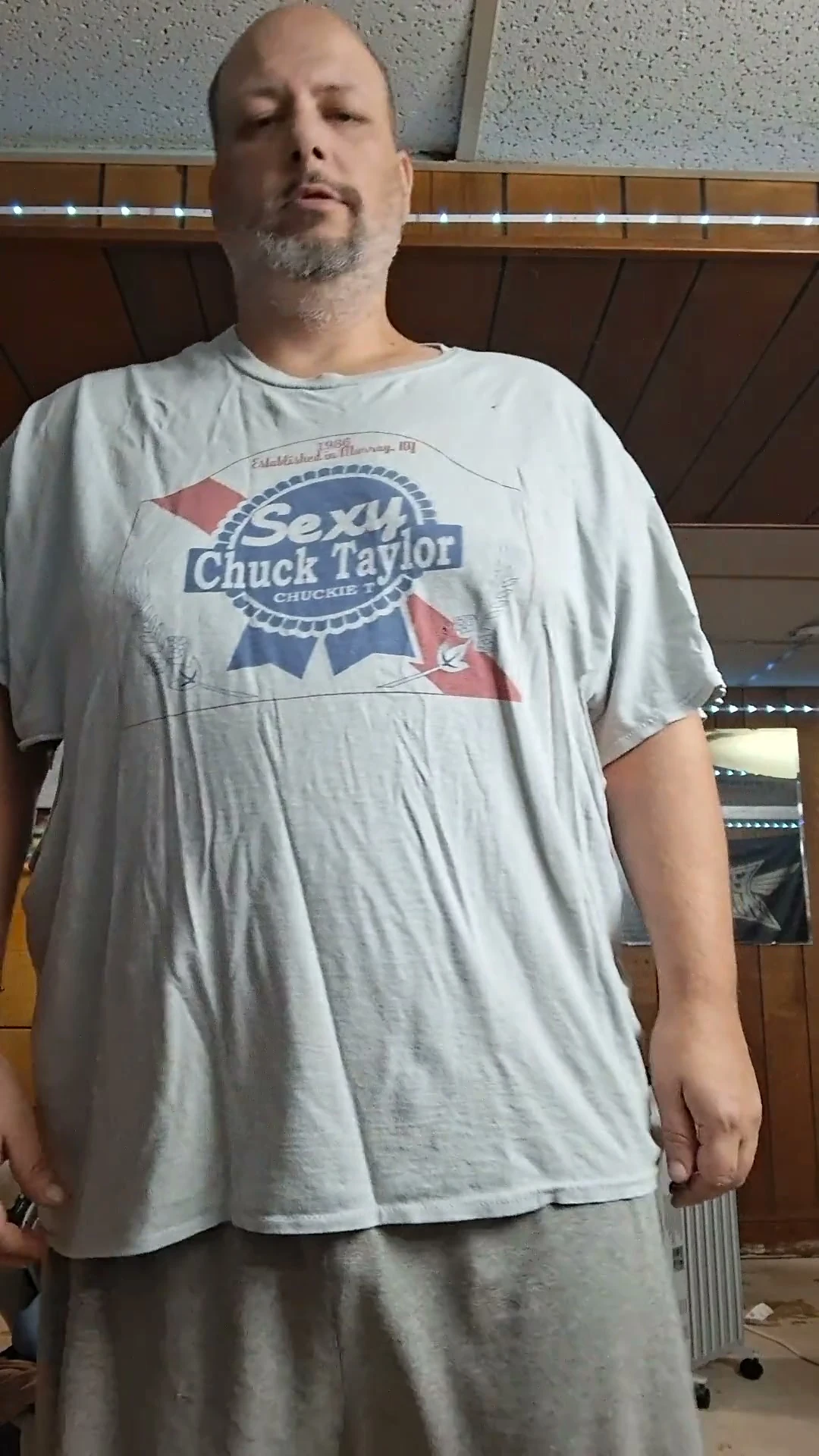 Chubby guy stands and cums,Printsofallsayings