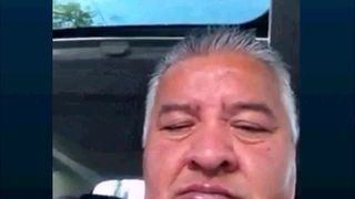 Vovô mexicano masturbando