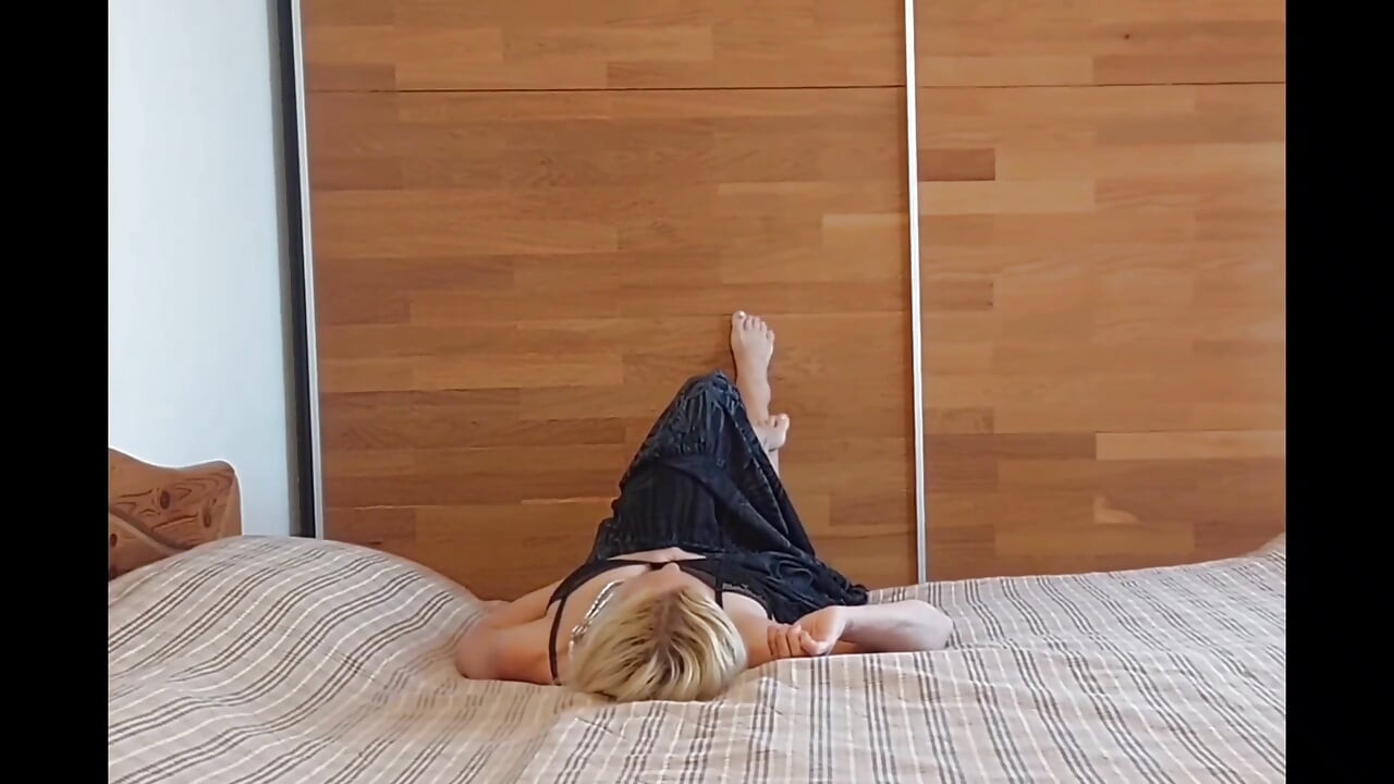 Selena的半衣床游戏