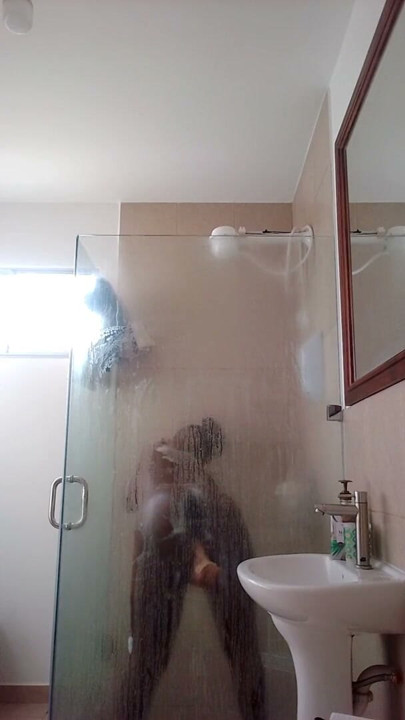 Disseram para Não Deixar Cair o Sabonete Deusa no Chuveiro, Mas Ela Deixou Cair o Dildo Brinquedo Sexual - Mastermeat1 | Clip 1