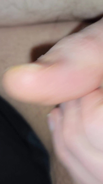 Obučen kurac dobiva milovanje