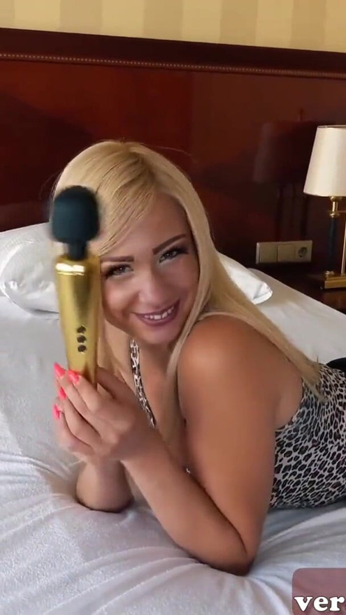 Une jeune blonde allemande aux seins naturels pendant un rendez-vous sexuel | Clip 3