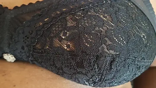 Yatakta dinlenirken orta yaşlı seksi üvey anne