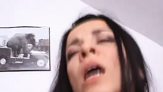 Pesta seks hardcore dengan nymphomaniacs yang haus seks (film porno lengkap)