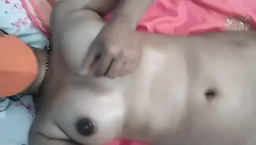 Gadis hot india lagi asik fingering memeknya sampai muncrat