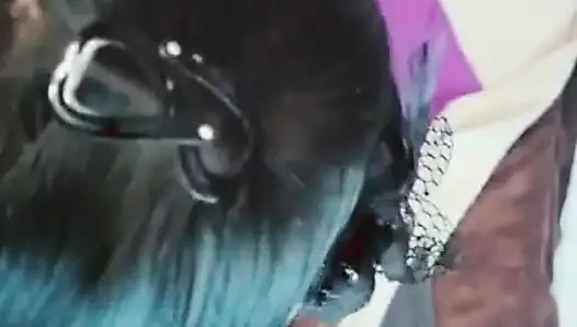 Tamilisches mädchen holt sich die haare