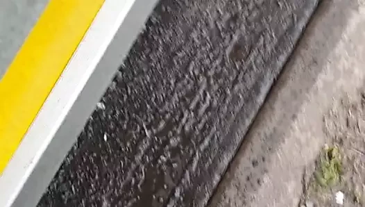 Out door piss