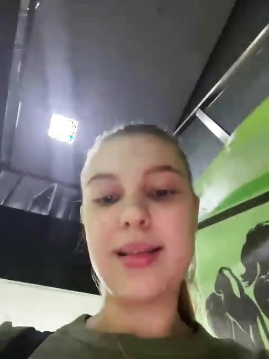 Extreme masturbating in the gym with jucielussie
