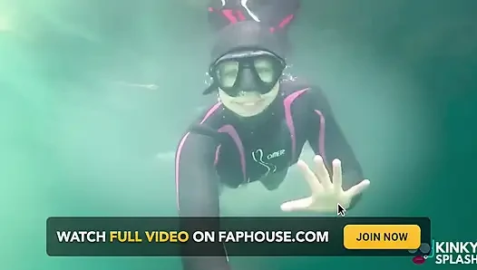 Parlak iki parçalı elbiseme dalıyorum