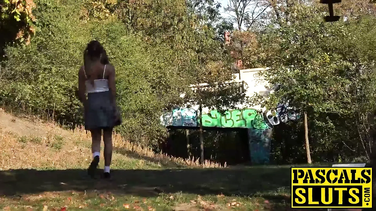 顺从的英国荡妇被中出粗暴粗暴性爱