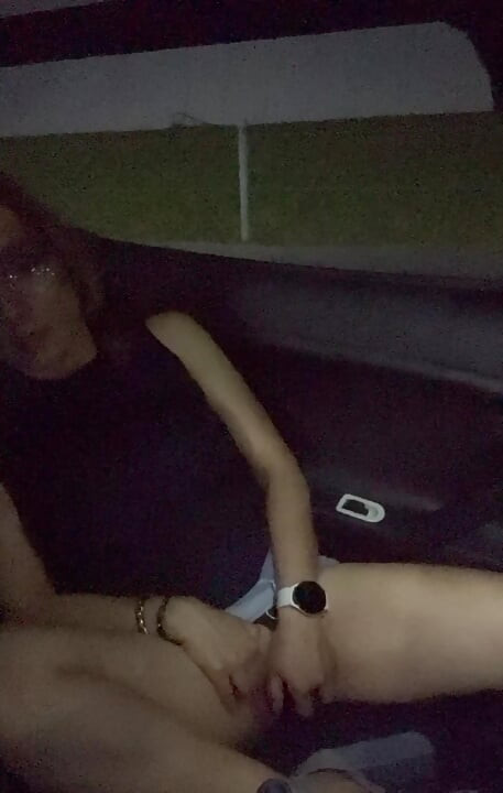 أحب أن ألمس نفسي في الشارع !!