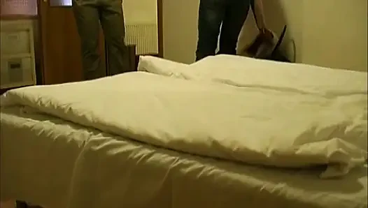 Pasangan amatir asli memeknya dientot gaya doggy