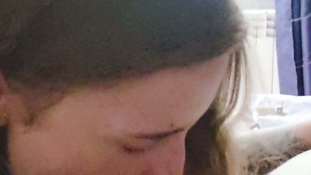 Anastasia Mistress erkek arkadaşından sersemletici boğazını sert erkek dominasyonu derlemesiyle beceriliyor