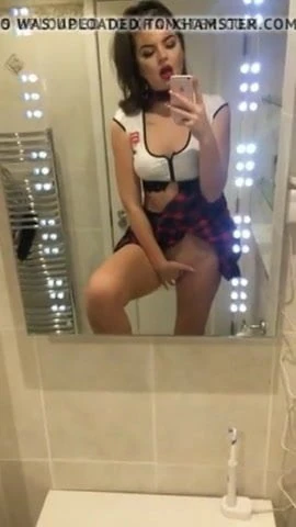 Chick doing herself 4
