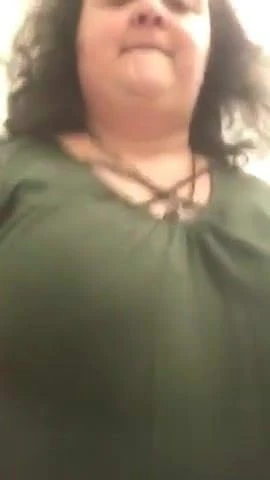 Mature Kik friend stripping and squirting