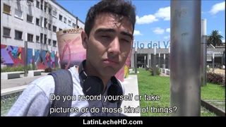 Un garçon latino vierge hétéro avec des bagues se fait baiser par un garçon gay