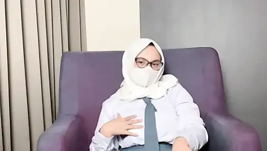 High School student shows off her big ass with squirt