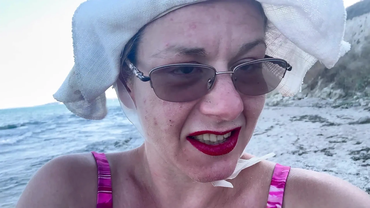 Pissing, fucking and squirting on the beach