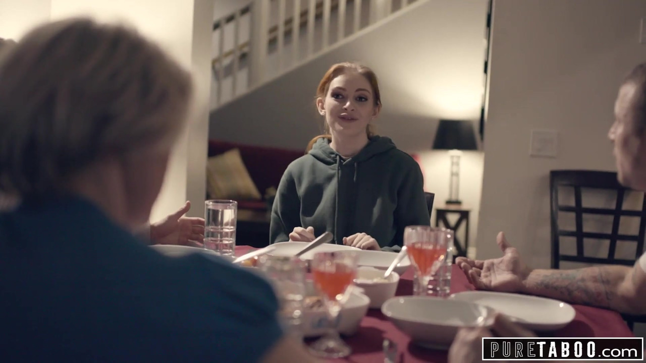 純粋なタブー義理の両親と義理の兄が新しい妹を歓迎