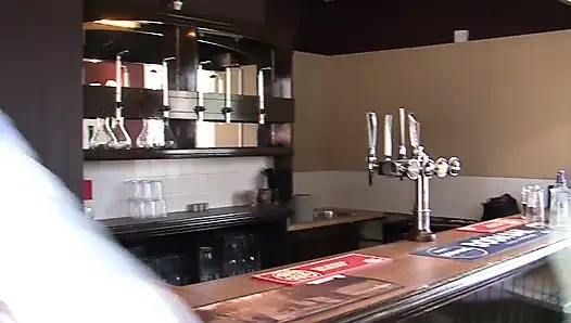 Orgasmusszene-1 brünette mit zöpfen gina jameson fickt im studentenkleid